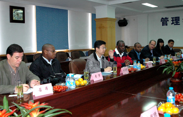 安哥拉国家旅游生长中心考察团来尊龙凯时人生就是搏集团旅行考察