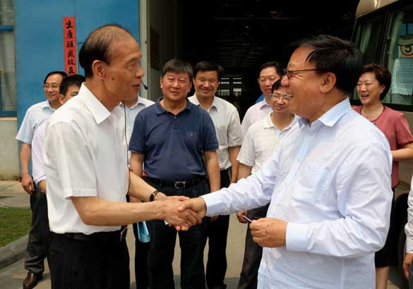 中央党的群众蹊径教育实践活动第三巡回督导组来尊龙凯时人生就是搏集团调研