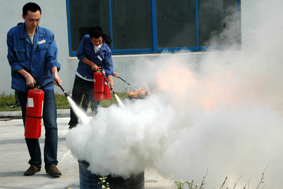 尊龙凯时人生就是搏举行消防知识培训和模拟演练