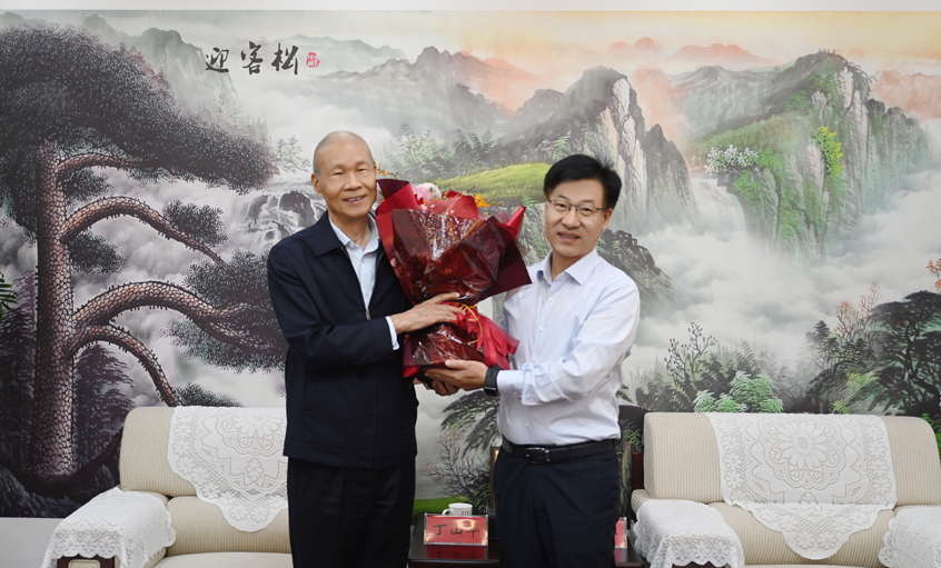 溧阳市委书记叶明华来尊龙凯时人生就是搏慰问“江苏省优异企业家”丁山华